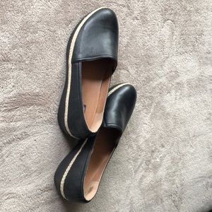 Size 11 black shoes with beige trim